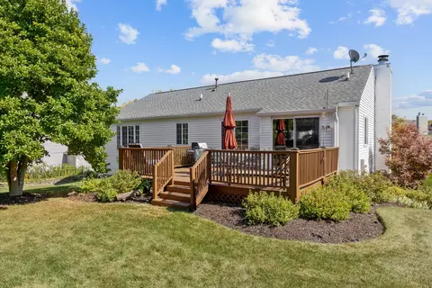 Exterior - 6 Fieldcrest Ct, Algonquin, IL 60102 photo 3 of 6