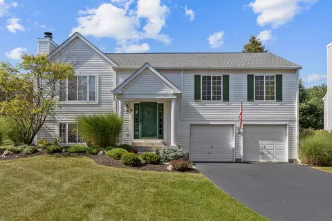 Exterior - 6 Fieldcrest Ct, Algonquin, IL 60102 photo 5 of 6