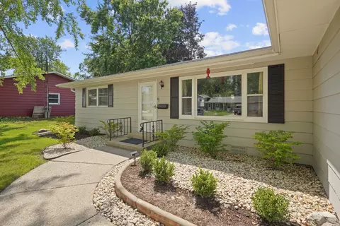 582 Phillips Cir, Antioch, IL 60002