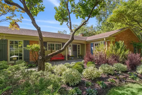 24132 N Bridle Trail Rd, Lake Forest, IL 60045