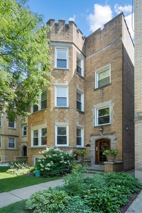 2055 W Farragut Ave #G, Chicago, IL 60625