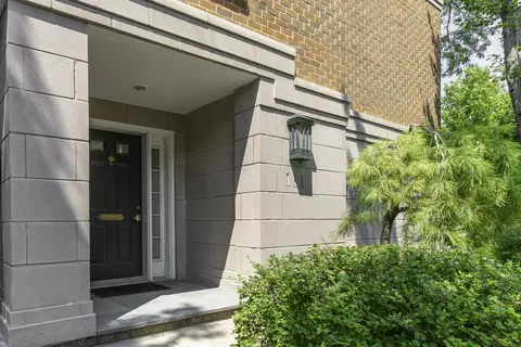 111 E Laurel Ave, Lake Forest, IL 60045