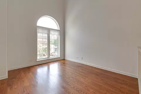 Living - 111 E Laurel Ave, Lake Forest, IL 60045 photo 8 of 10