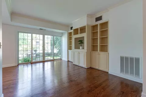 Living - 111 E Laurel Ave, Lake Forest, IL 60045 photo 2 of 10