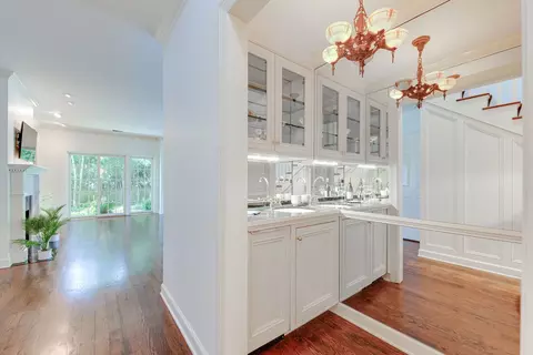 Entry Way - 111 E Laurel Ave, Lake Forest, IL 60045 photo 1 of 2