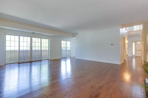 Living - 111 E Laurel Ave, Lake Forest, IL 60045 photo 3 of 10
