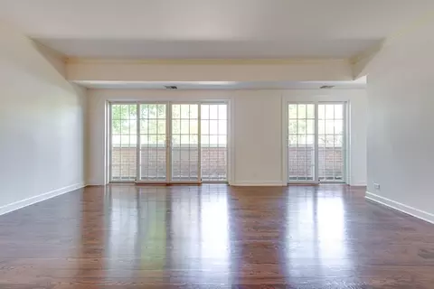 Living - 111 E Laurel Ave, Lake Forest, IL 60045 photo 4 of 10