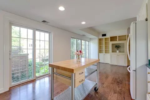 Kitchen - 111 E Laurel Ave, Lake Forest, IL 60045 photo 3 of 3
