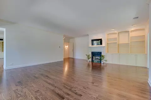 Living - 111 E Laurel Ave, Lake Forest, IL 60045 photo 6 of 10