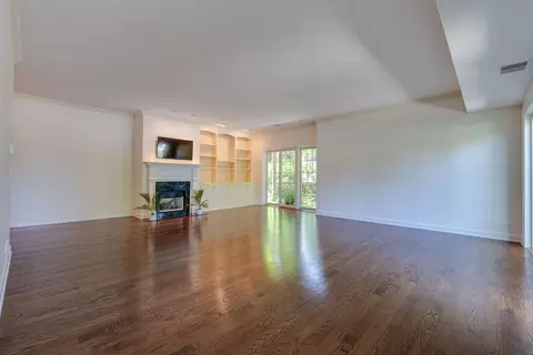 Living - 111 E Laurel Ave, Lake Forest, IL 60045 photo 5 of 10