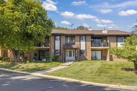8202 Piers Dr #1302, Woodridge, IL 60517