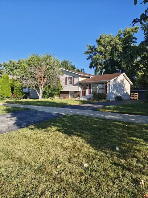 836 Lily Cache Ln, Bolingbrook, IL 60440