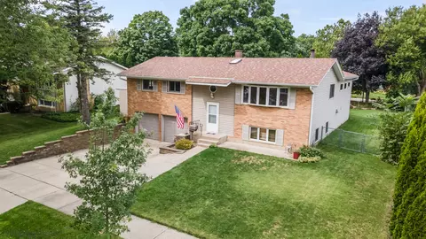 1018 E Kitson Dr, Palatine, IL 60074