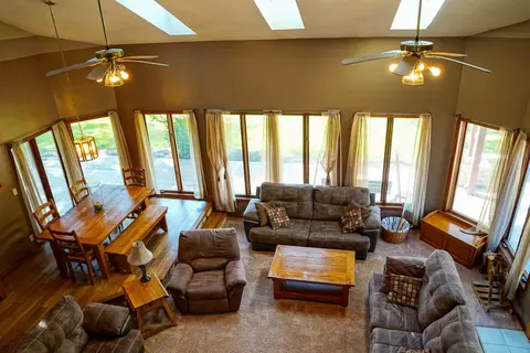Living - 10175 Brown Rd, Morris, IL 60450 photo 5 of 6