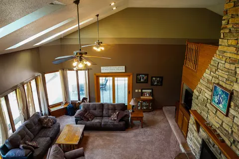 Living - 10175 Brown Rd, Morris, IL 60450 photo 2 of 6