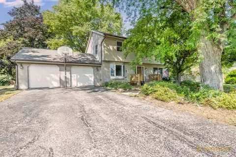 8488 Grange Hall Rd, Garden Prairie, IL 61038