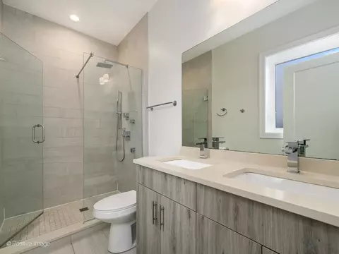 Bath - Undisclosed, Chicago, IL 60608 photo 1 of 3
