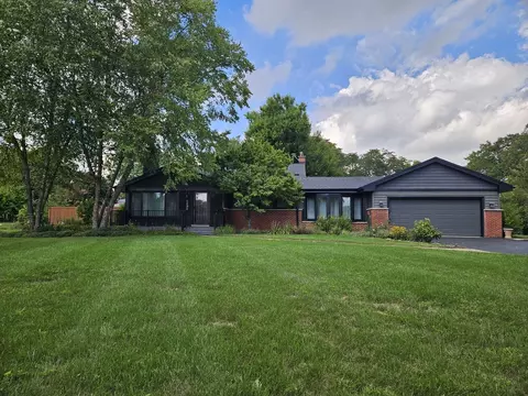 1418 W Saint James Pl, Arlington Heights, IL 60005
