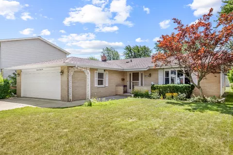 1721 W Catalpa Ln, Mount Prospect, IL 60056