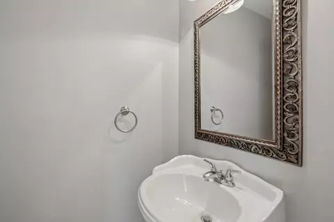 Bath - 1215 Constellation Dr, Aurora, IL 60505 photo 3 of 3