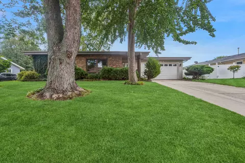1215 Constellation Dr, Aurora, IL 60505