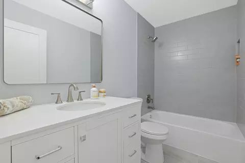 2566 Brian Dr, Northbrook, IL 60062 photo 32