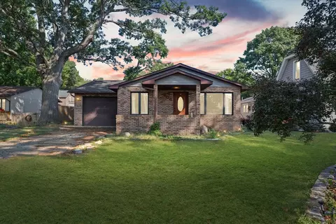 106 E Union St, Mahomet, IL 61853