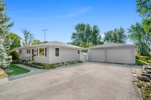 403 Corri Ln, Plano, IL 60545