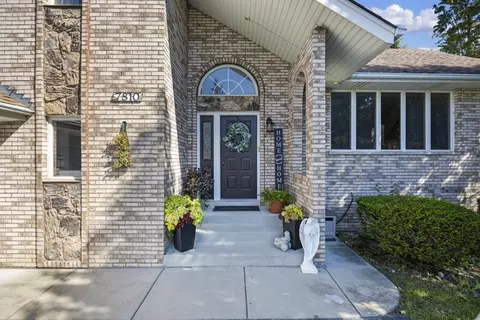 7810 W 102nd St, Palos Hills, IL 60465