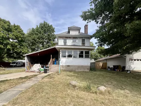 212 W Vine St, Villa Grove, IL 61956