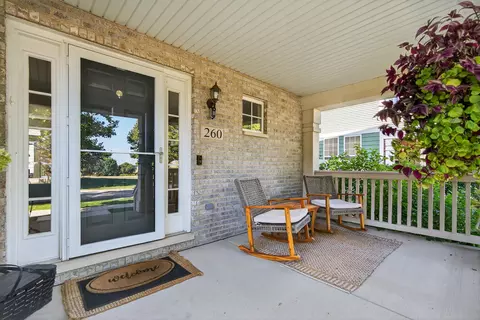 Exterior - 260 Longview Dr, Elgin, IL 60123 photo 3 of 7