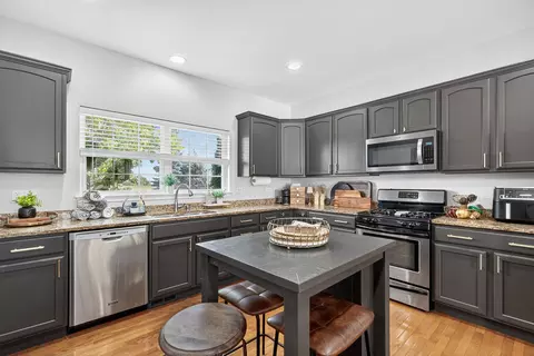 Kitchen - 260 Longview Dr, Elgin, IL 60123 photo 2 of 2