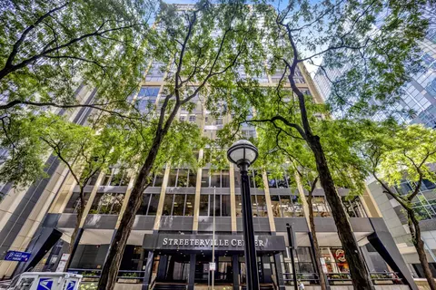 233 Erie St #1703, Chicago, IL 60611
