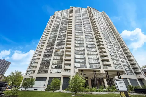 3930 N Pine Grove Ave #2205, Chicago, IL 60613