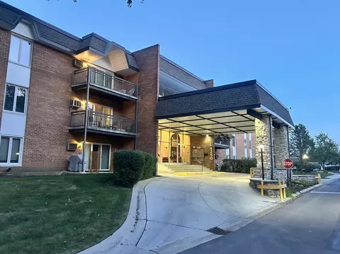 4250 Saratoga Ave #L302, Downers Grove, IL 60515