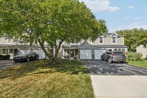 1996 College Green Dr, Elgin, IL 60123