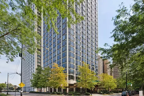 1555 N Astor St #12SE, Chicago, IL 60610