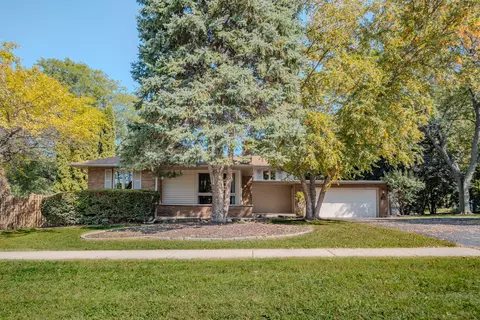 918 S Raddant Rd, Batavia, IL 60510