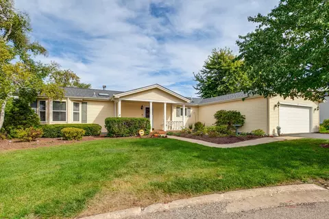6 Secretariat Ct, Grayslake, IL 60030