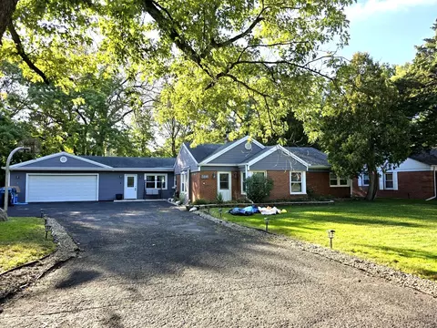 3898 Montgomery Dr, Crete, IL 60417