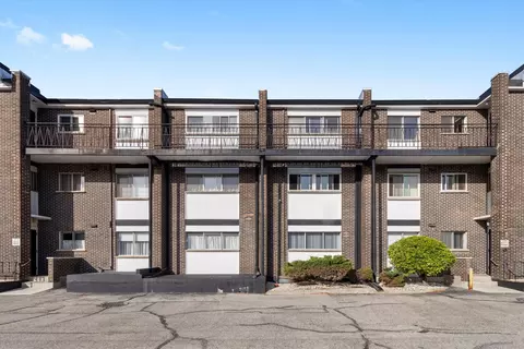10124 Peach Pkwy #208, Skokie, IL 60076
