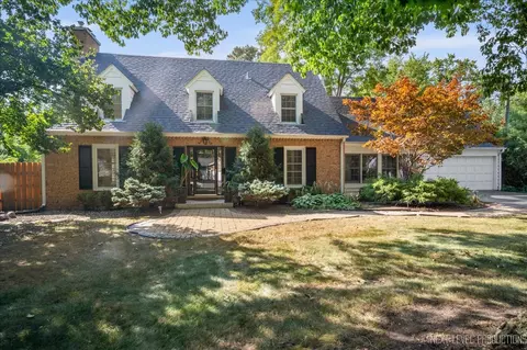 710 Peck Rd, Geneva, IL 60134
