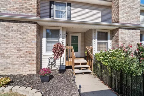 903 N Linden St #232, Normal, IL 61761