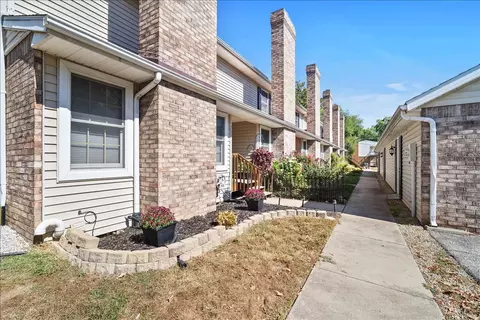903 N Linden St #232, Normal, IL 61761 photo 2