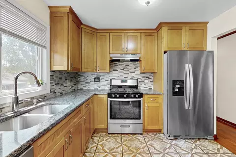 Kitchen - 923 Capistrano Ter, Bartlett, IL 60103 photo 1 of 3