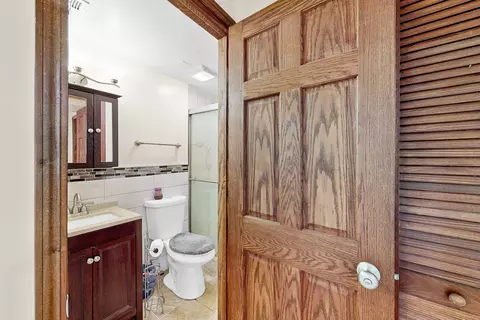 Bath - 923 Capistrano Ter, Bartlett, IL 60103 photo 2 of 3