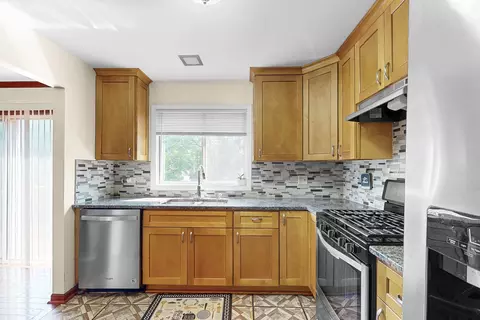 Kitchen - 923 Capistrano Ter, Bartlett, IL 60103 photo 2 of 3