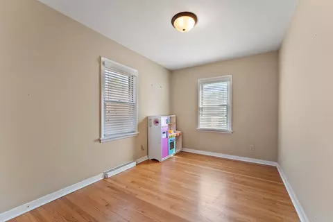 Bedroom - 18113 Park Ave, Lansing, IL 60438 photo 4 of 4
