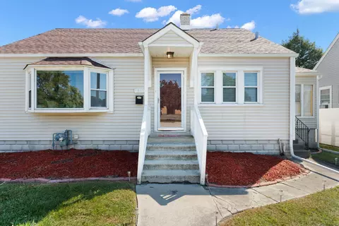 Exterior - 18113 Park Ave, Lansing, IL 60438 photo 2 of 6