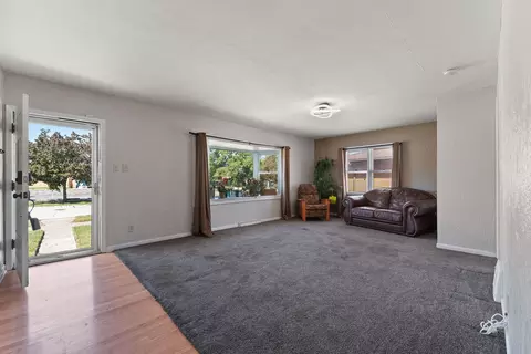 Living - 18113 Park Ave, Lansing, IL 60438 photo 3 of 3